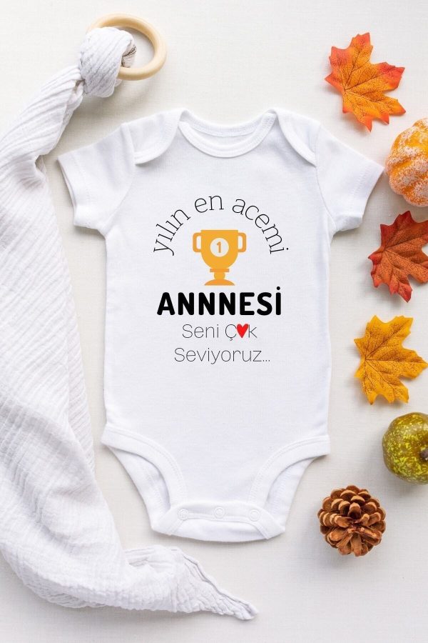 Unisex Bebek Beyaz Yılın En Acemi Annesi Desenli Kısa Kol Body