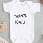 Sıkıntı Yok Amcası Tokatlı yazılı beyaz kısa kollu çıtçıtlı bebek zıbını